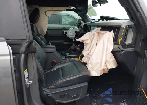 2023 Ford Bronco Badlands z USA, uszkodzony, nr VIN 1FMEE5DP1PLB66284